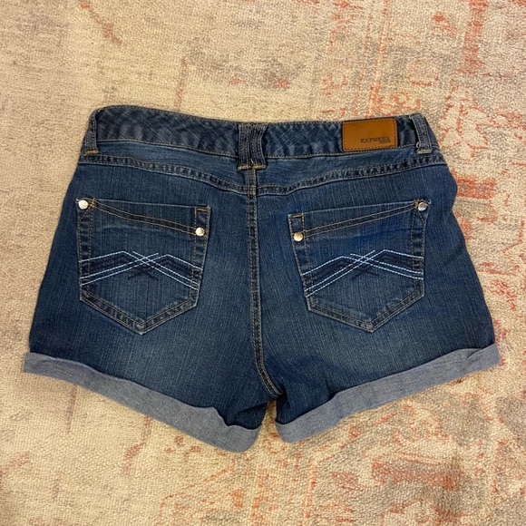 Women’s Express Denim Jean Shorts with Cuffed Detail - Picture 3 of 4